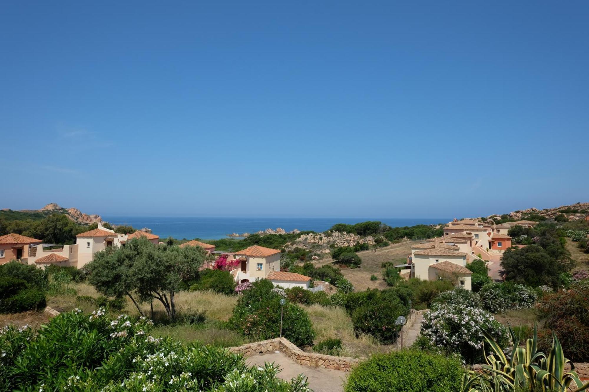 Calarossa Sardinia Apartments Isola Rossa Bagian luar foto