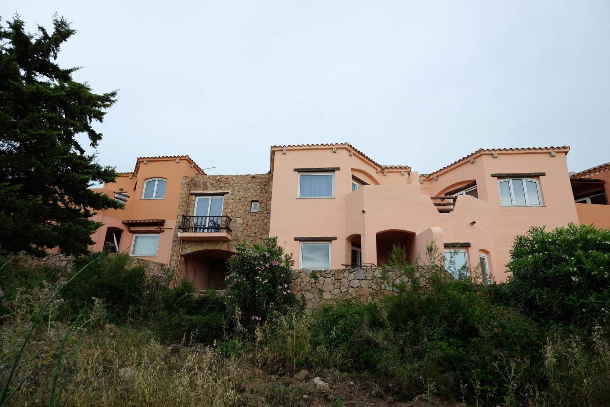 Calarossa Sardinia Apartments Isola Rossa Bagian luar foto