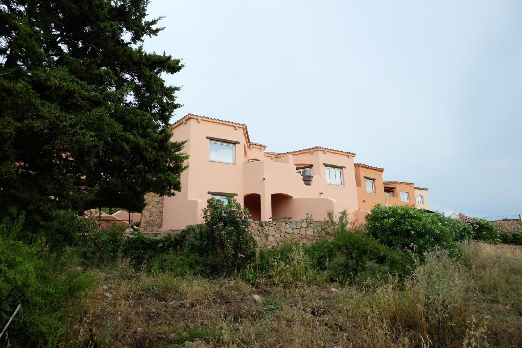 Calarossa Sardinia Apartments Isola Rossa Bagian luar foto