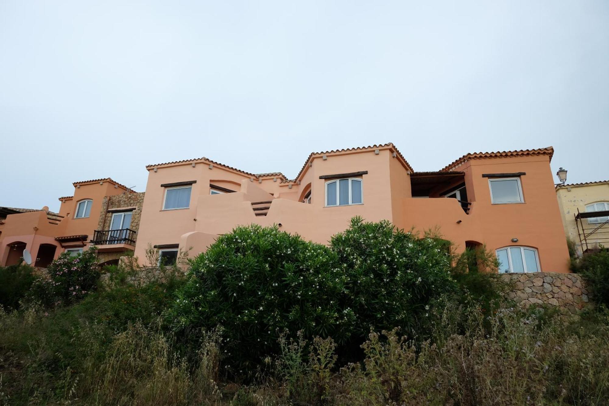 Calarossa Sardinia Apartments Isola Rossa Bagian luar foto